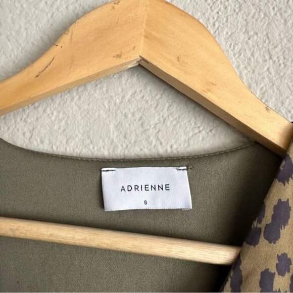 Adrienne Animal Print Green and black Size Small Long ballom sleeves - Picture 10 of 10